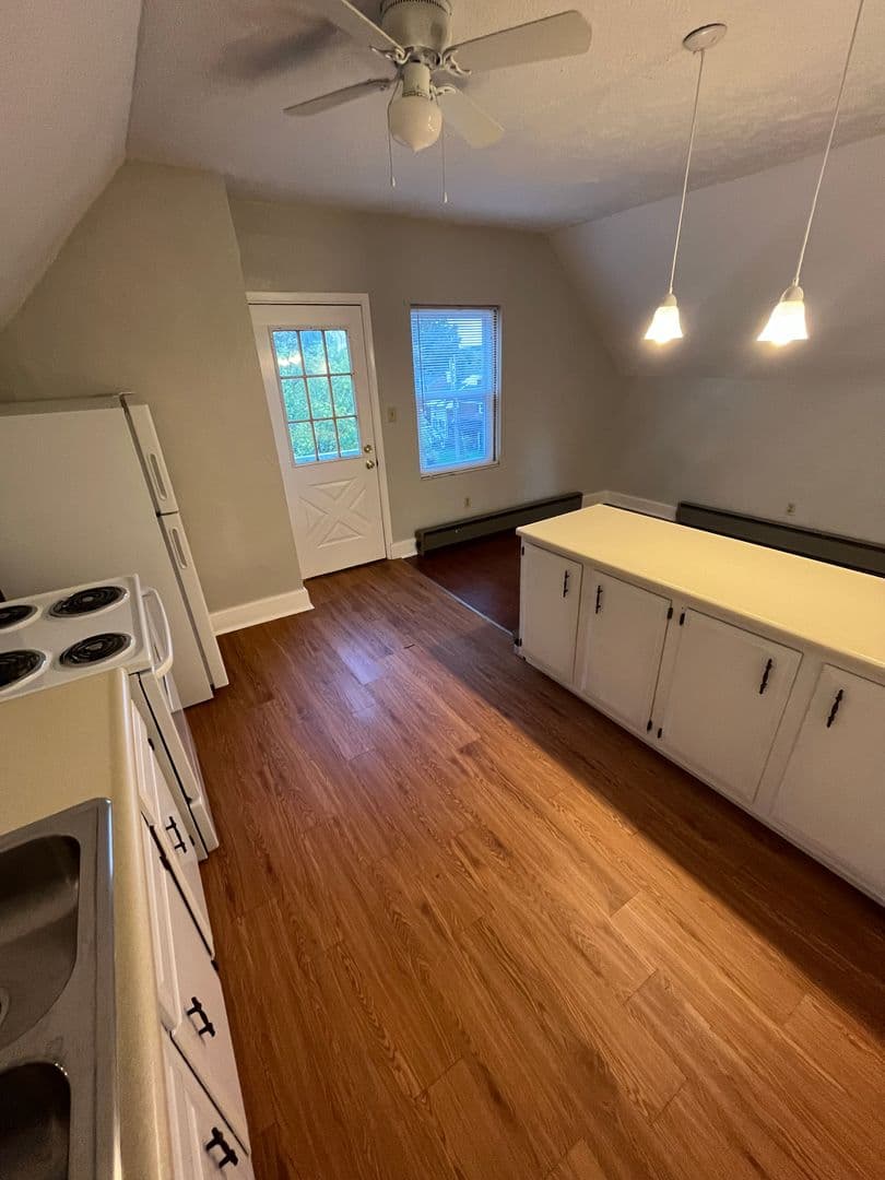 Pittsburgh Apartment: 151 Kendall Ave