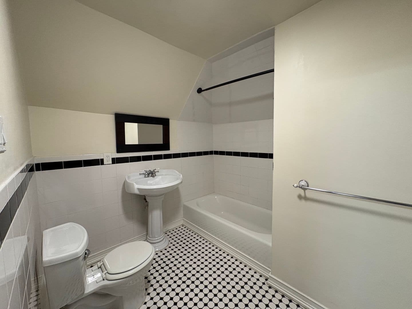 Pittsburgh Apartment: 192 Sheridan Ave