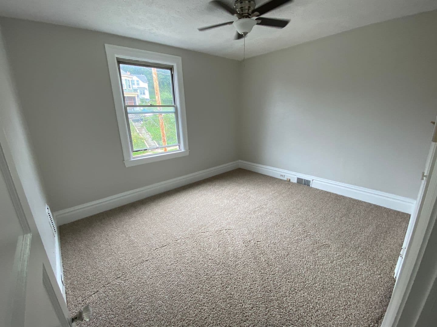 Pittsburgh Apartment: 202 N Balph Ave - Apt 2