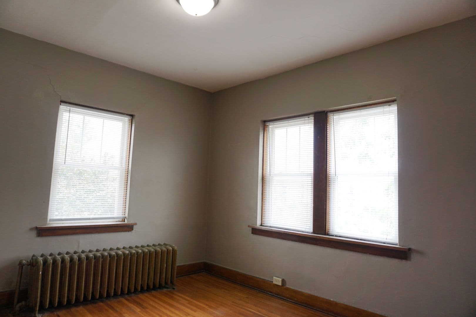 Lincoln Apartment: 1729 K St