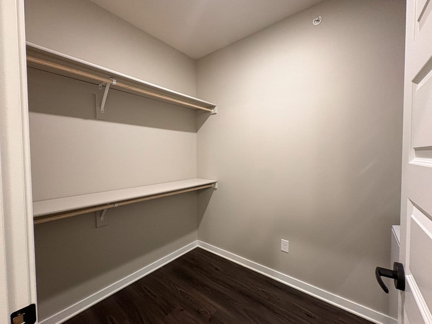 Lincoln Apartment: 5701 Boboli Lane