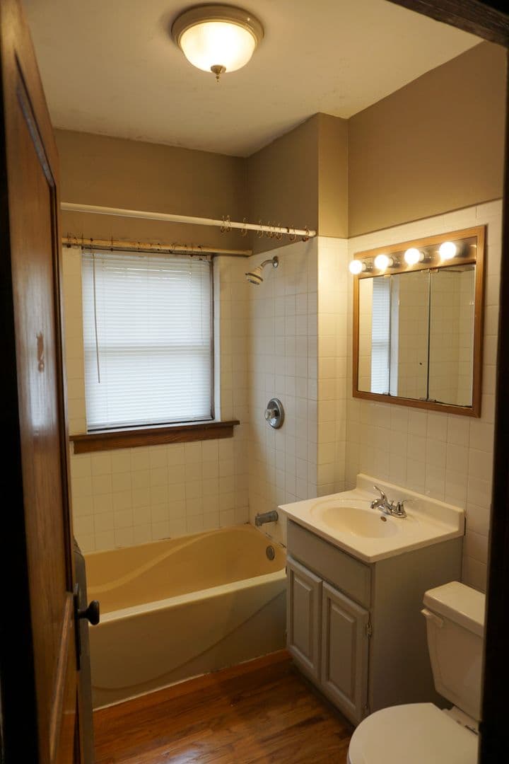 Lincoln Apartment: 1729 K St