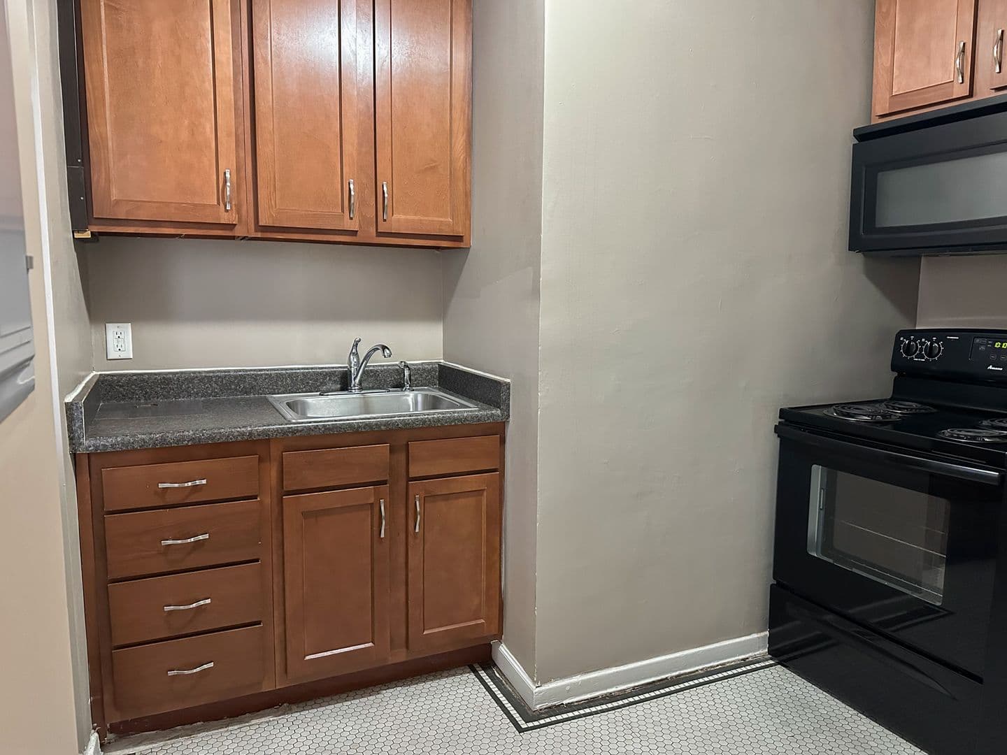 Lincoln Apartment: 1729 K St