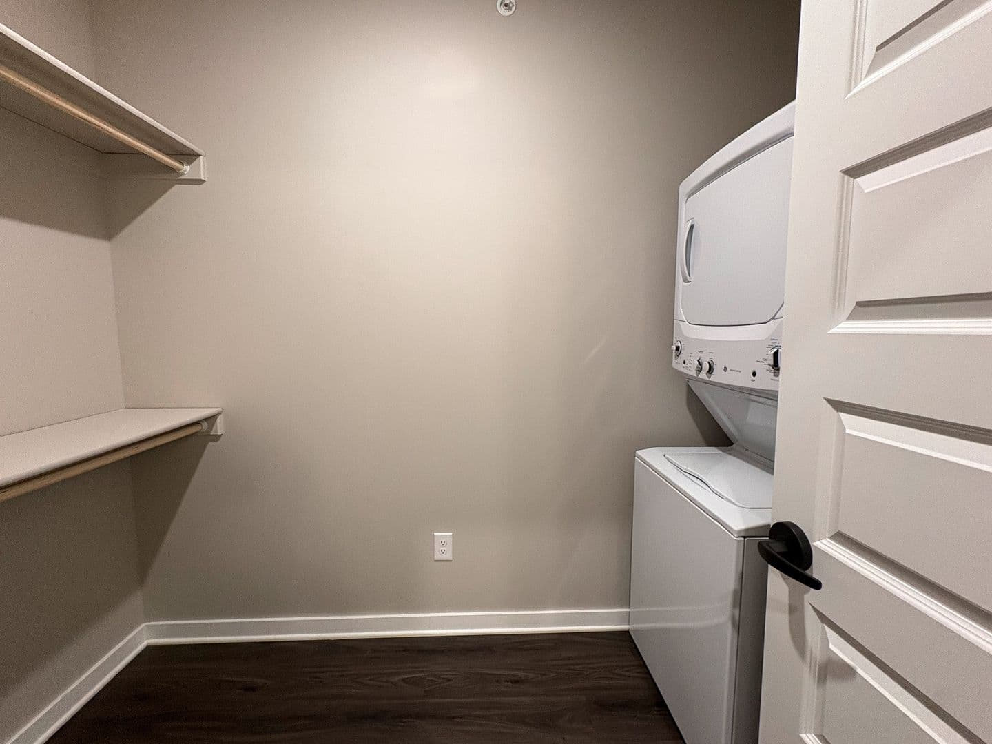 Lincoln Apartment: 5701 Boboli Lane
