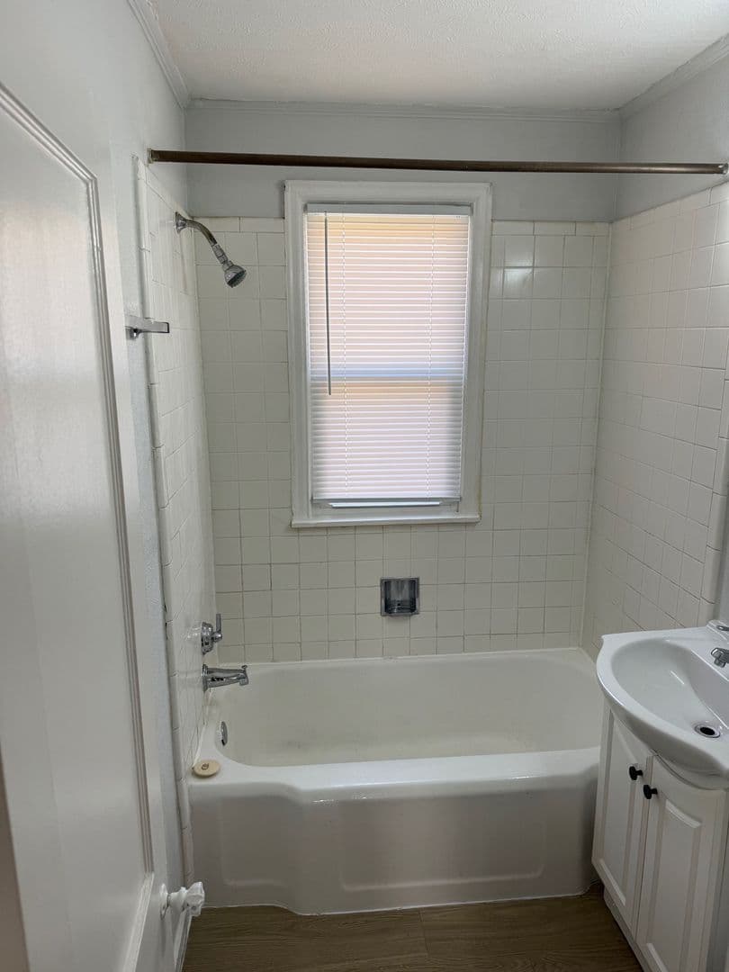 Omaha Apartment: 119 N 38th Street
