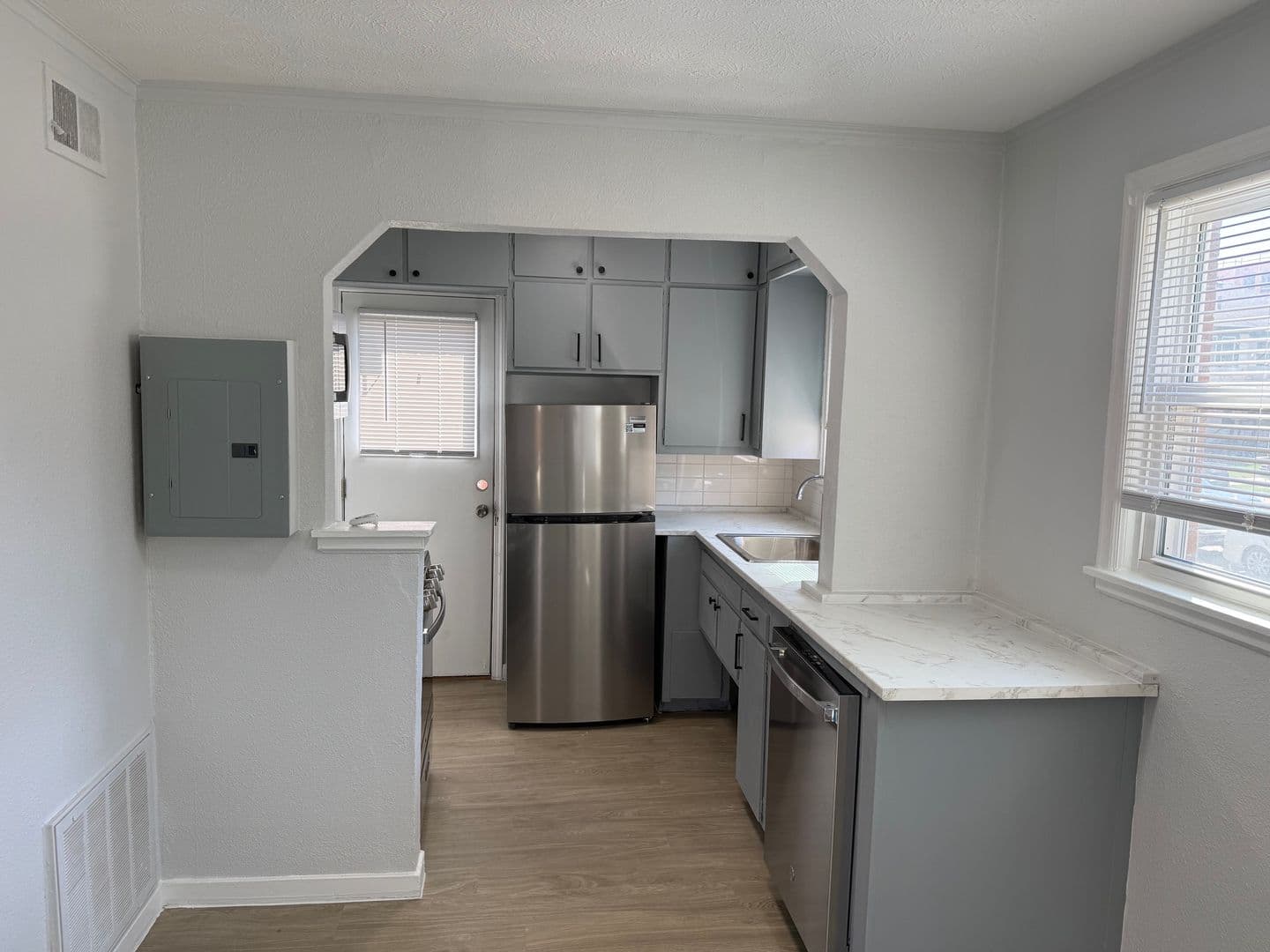 Omaha Apartment: 119 N 38th Street