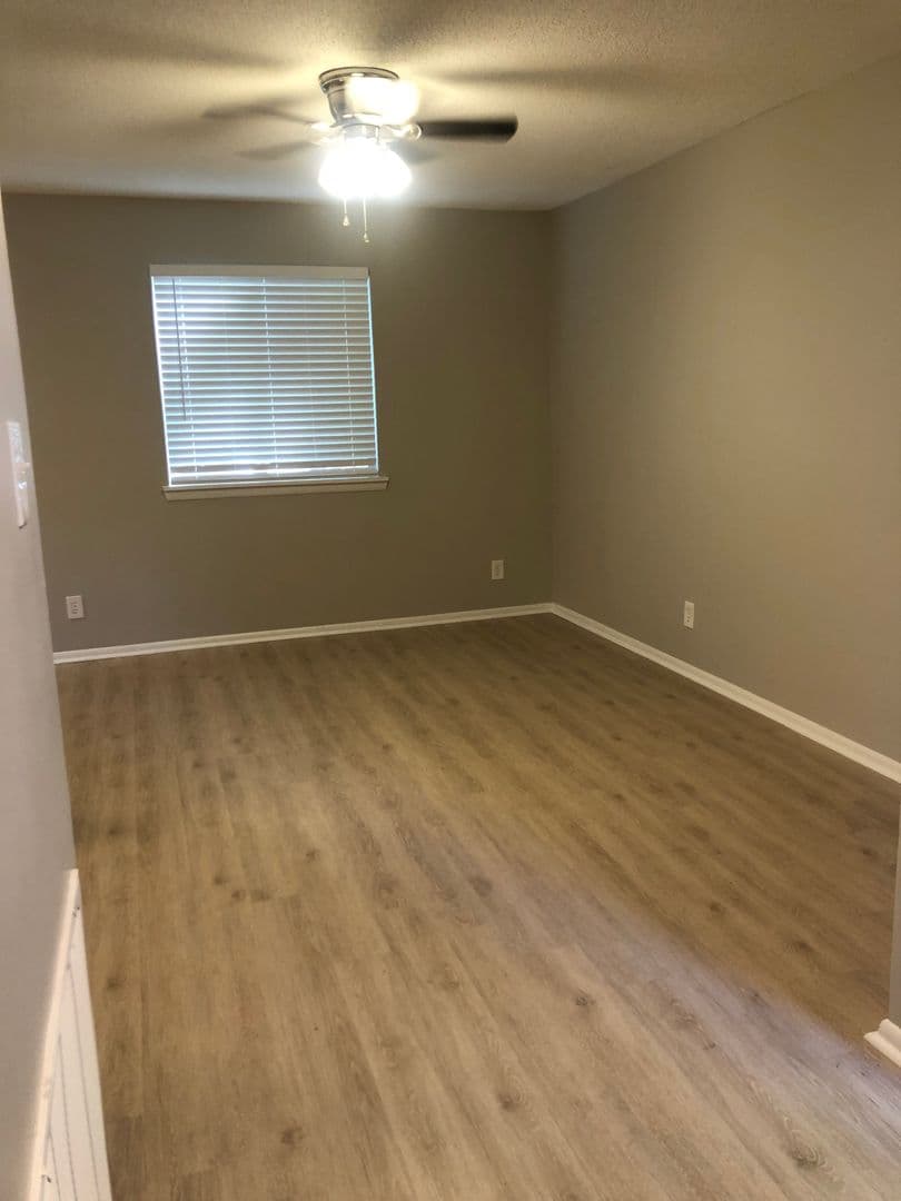 Columbus Apartment: 300 Holly Hills Rd