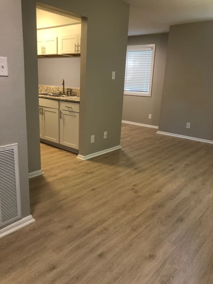 Columbus Apartment: 300 Holly Hills Rd