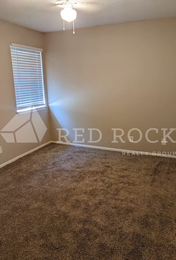 Columbus Apartment: 300 Holly Hills Rd