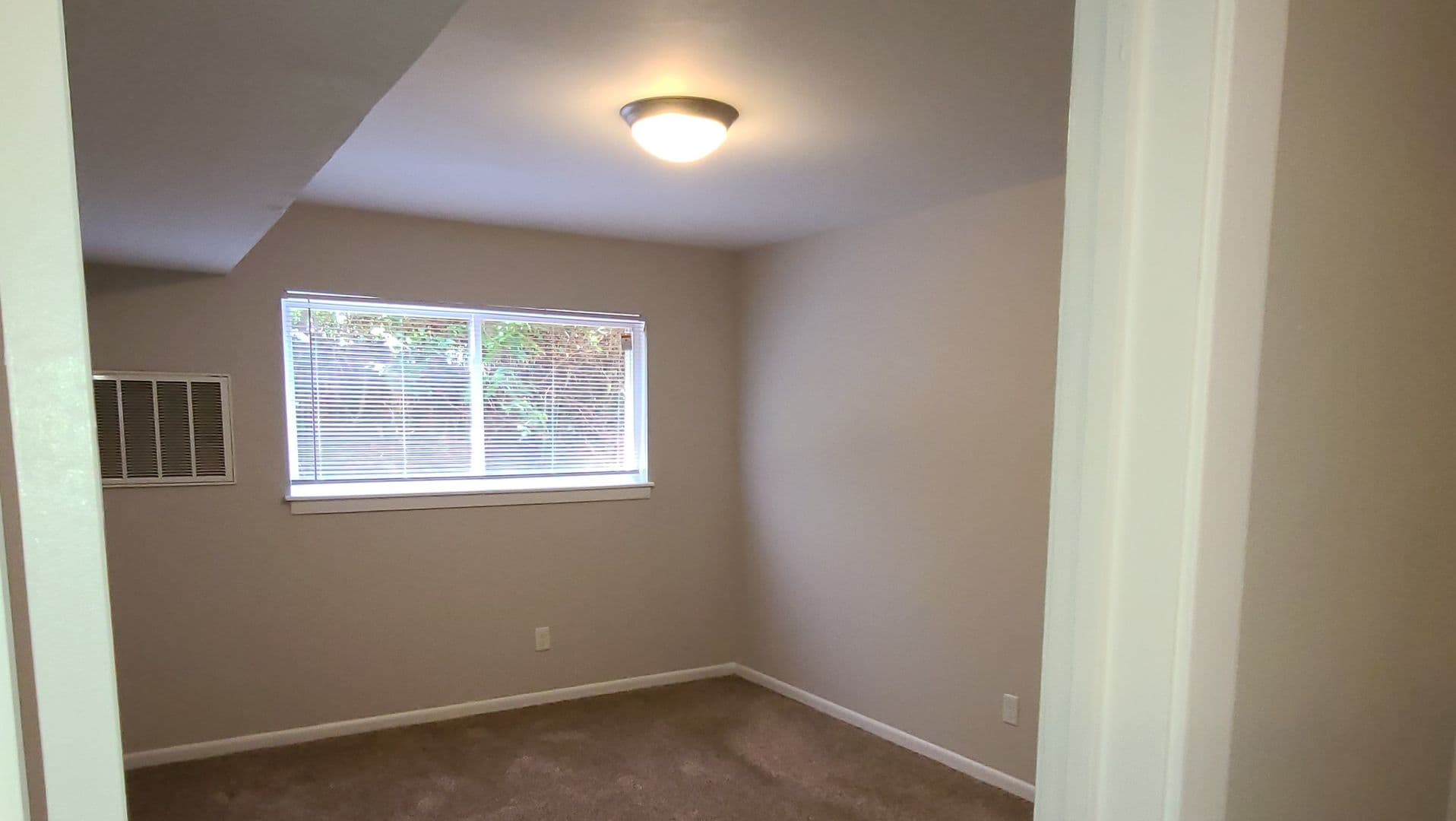 Birmingham Apartment: 2217-2249 Green Springs Hwy South