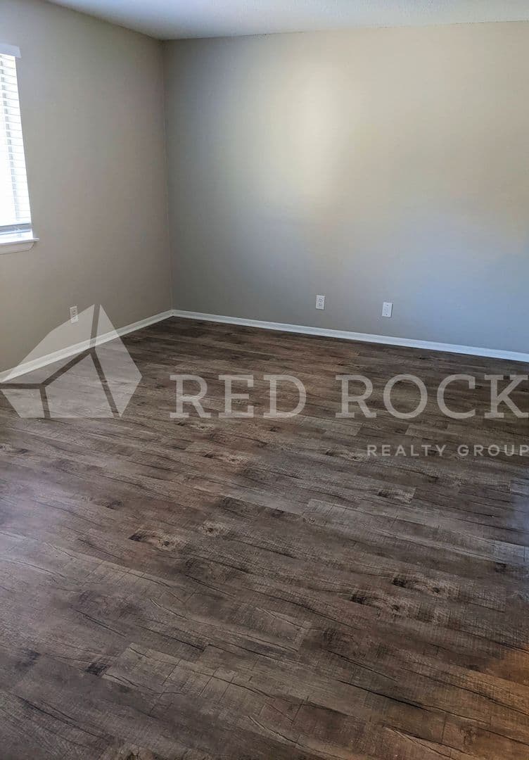 Columbus Apartment: 300 Holly Hills Rd