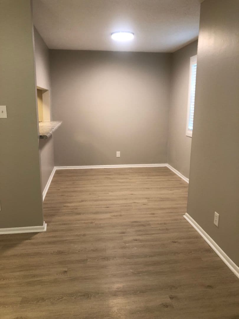 Columbus Apartment: 300 Holly Hills Rd