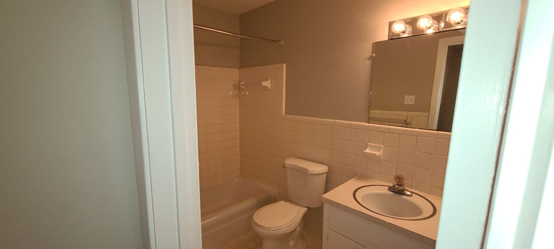 Birmingham Apartment: 2217-2249 Green Springs Hwy South