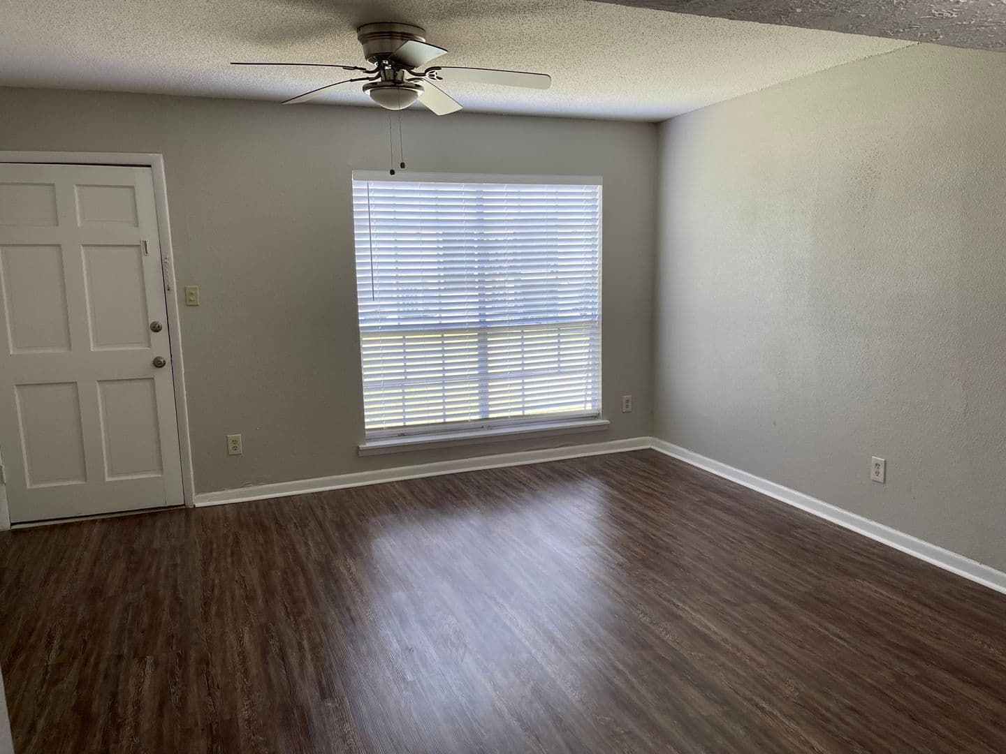 Selma Apartment: 3100 Lincoln Drive