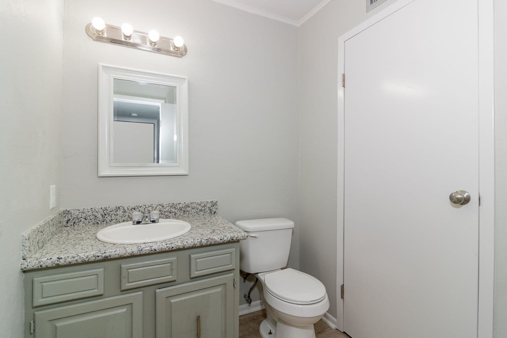 Abbeville Apartment: 721 N State St
