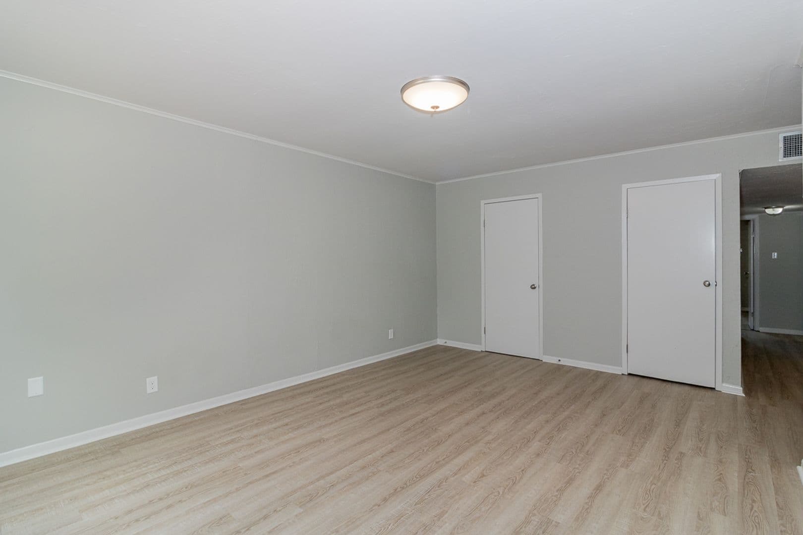 Abbeville Apartment: 721 N State St
