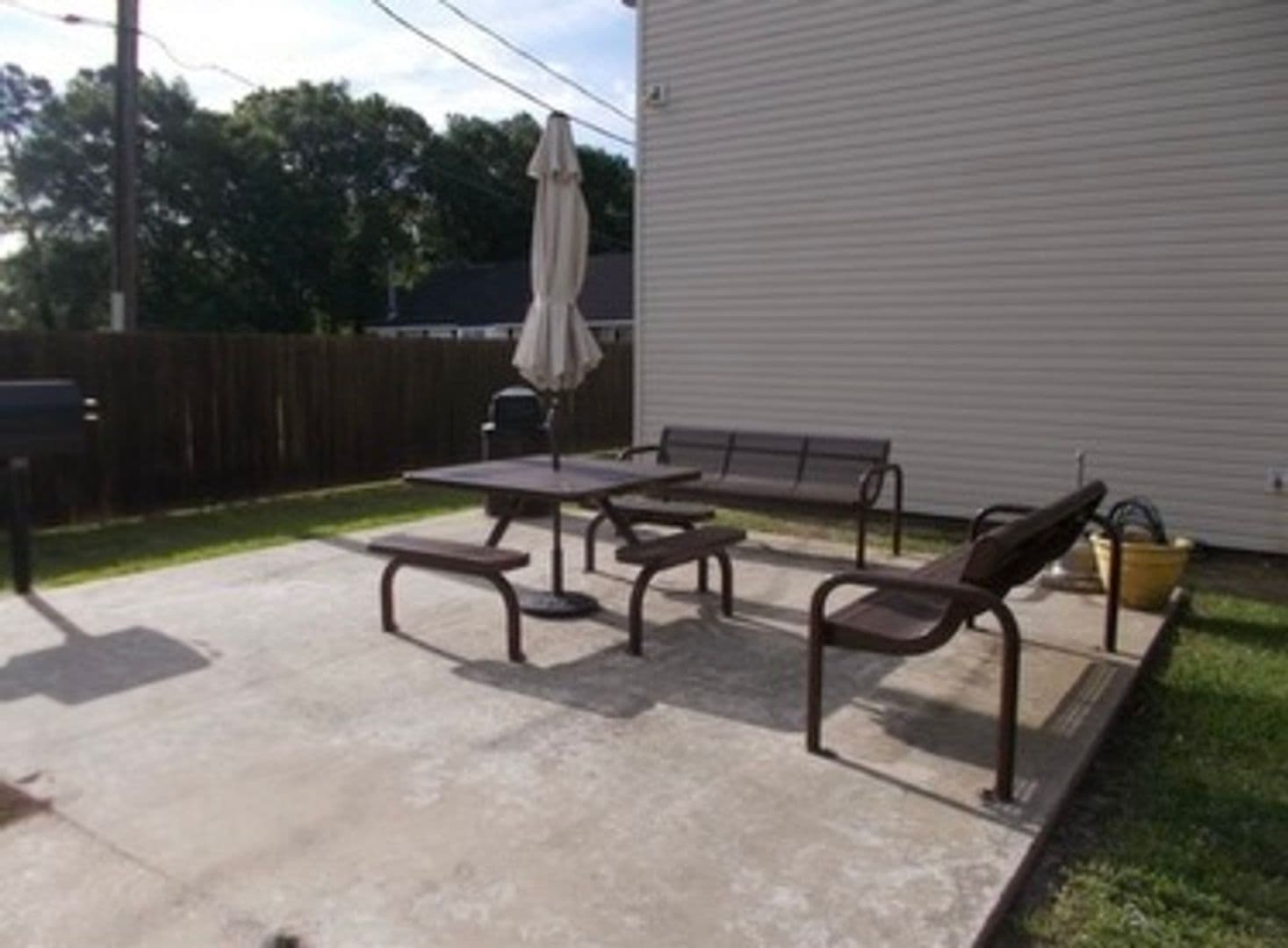 Abbeville Apartment: 1021 W Port ST