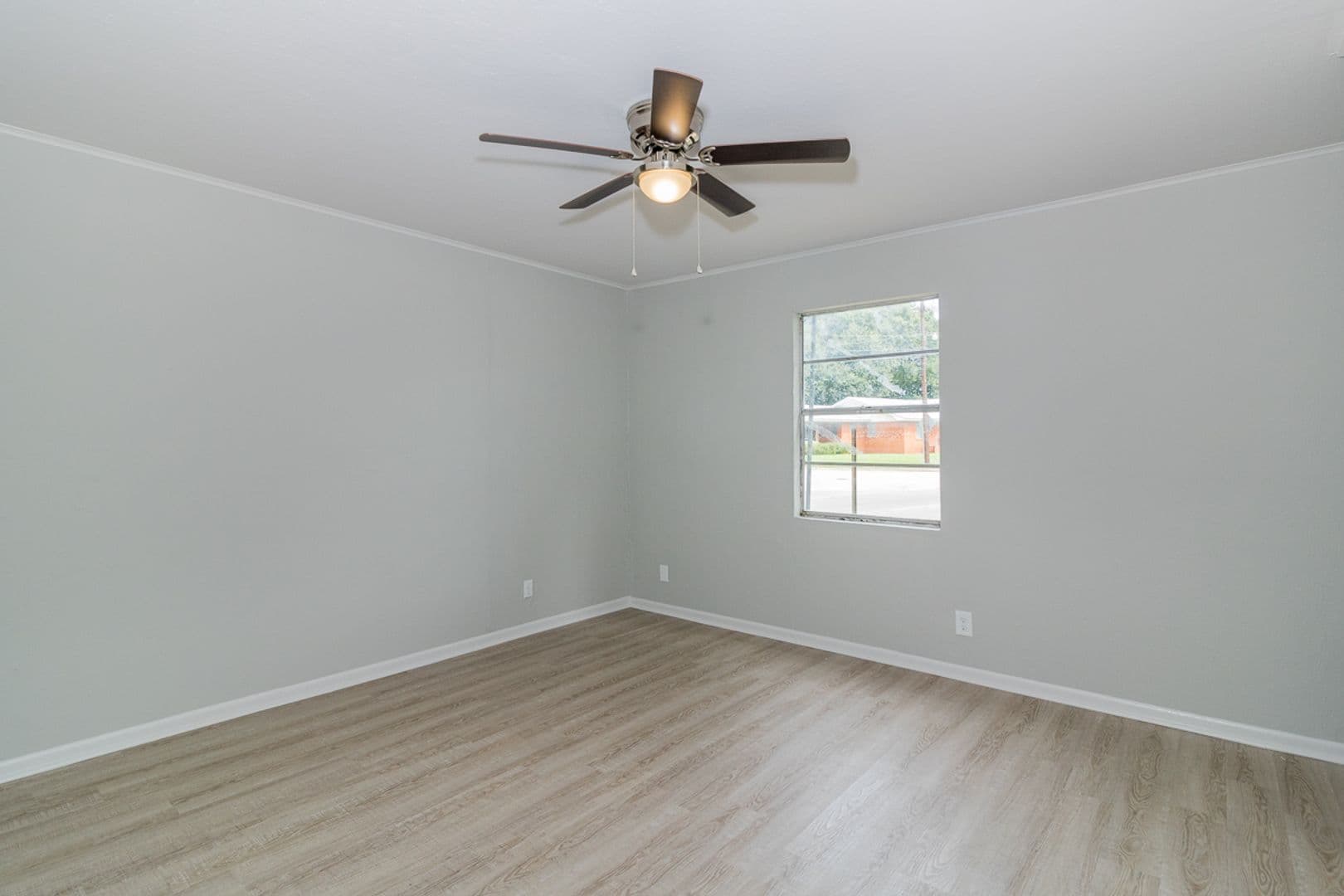 Abbeville Apartment: 721 N State St