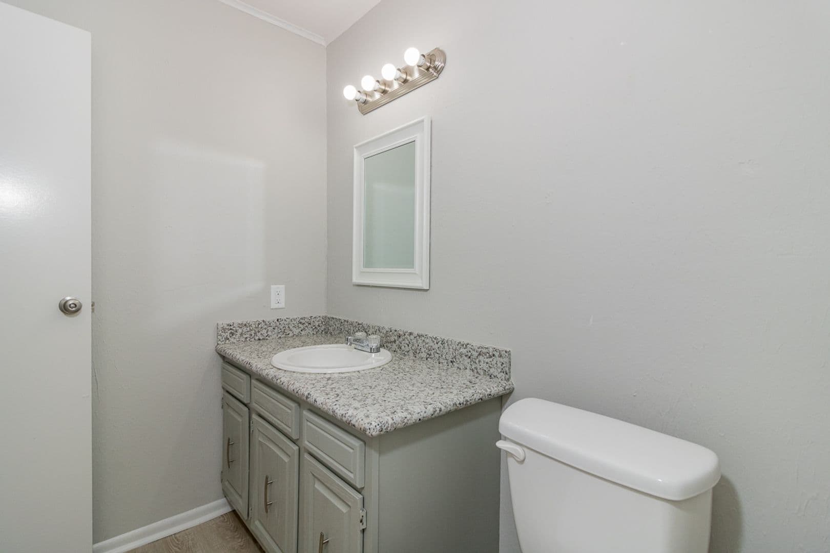 Abbeville Apartment: 721 N State St