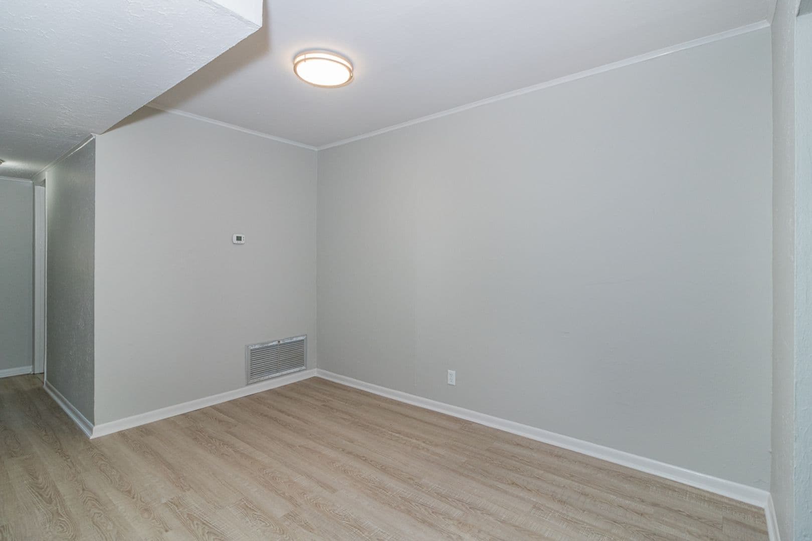 Abbeville Apartment: 721 N State St