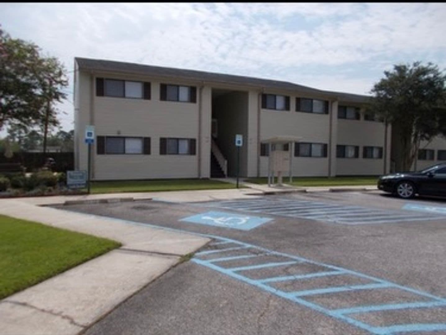 Abbeville Apartment: 1021 W Port ST