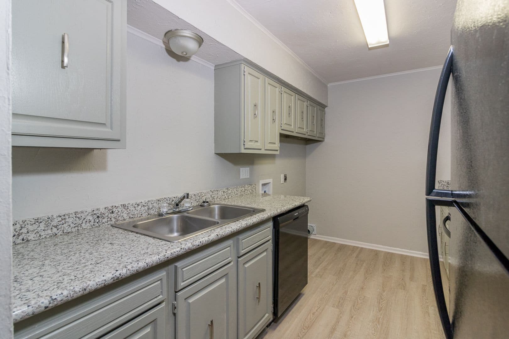 Abbeville Apartment: 721 N State St