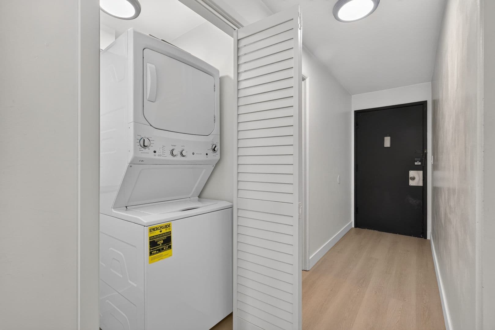 Seattle Apartment: 1653 21st Ave
