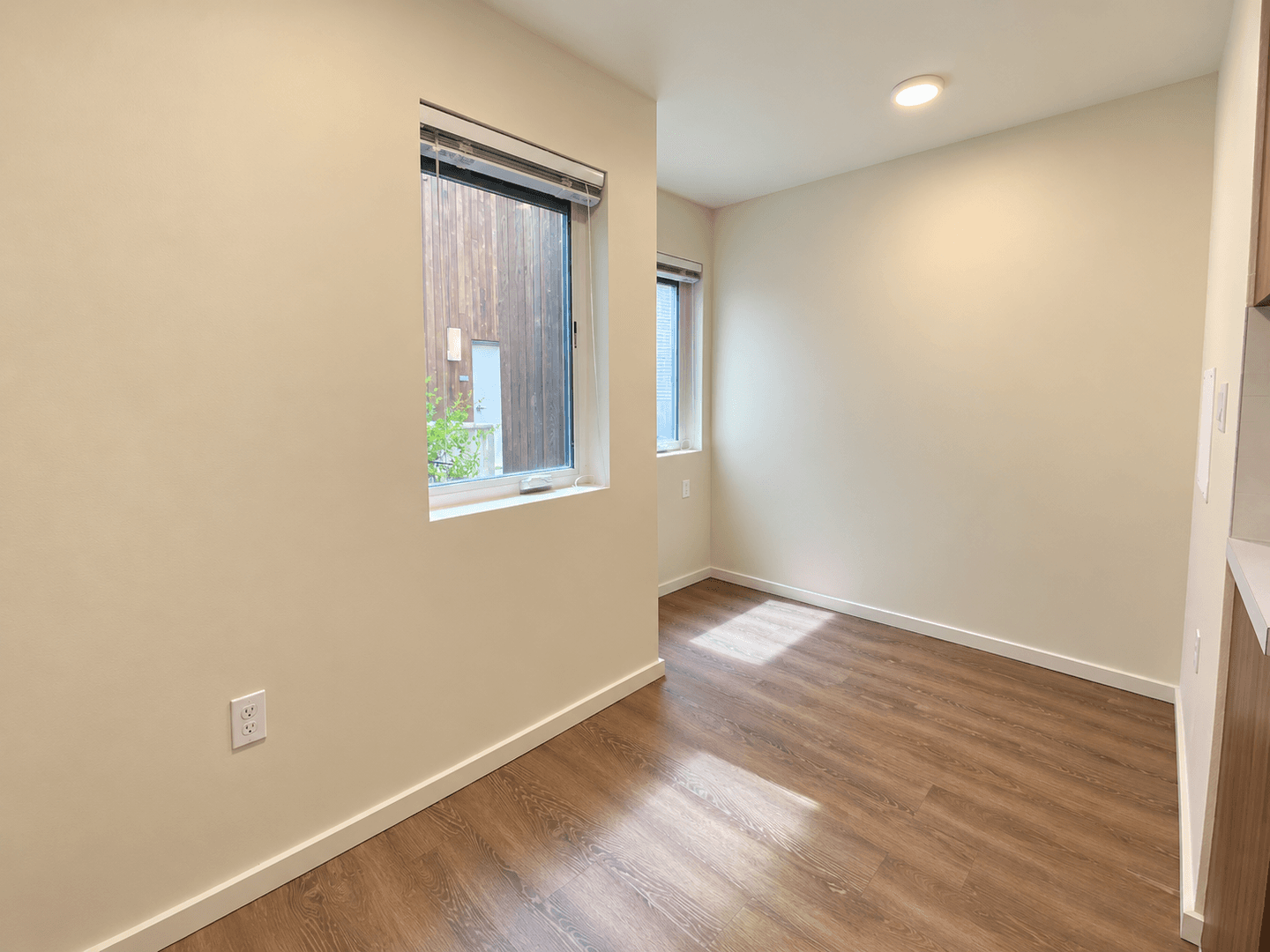 Kirkland Apartment: 330 4th ST