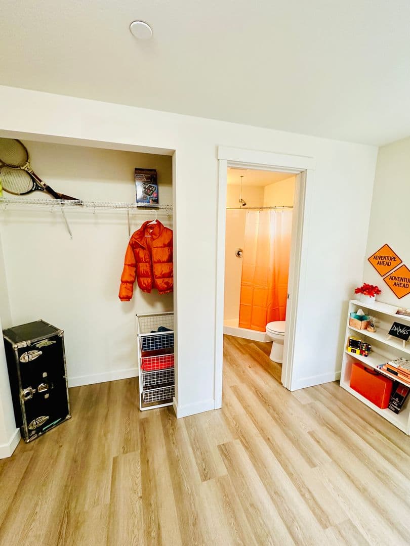 Seattle Apartment: 4215-4221 9th Ave NE
