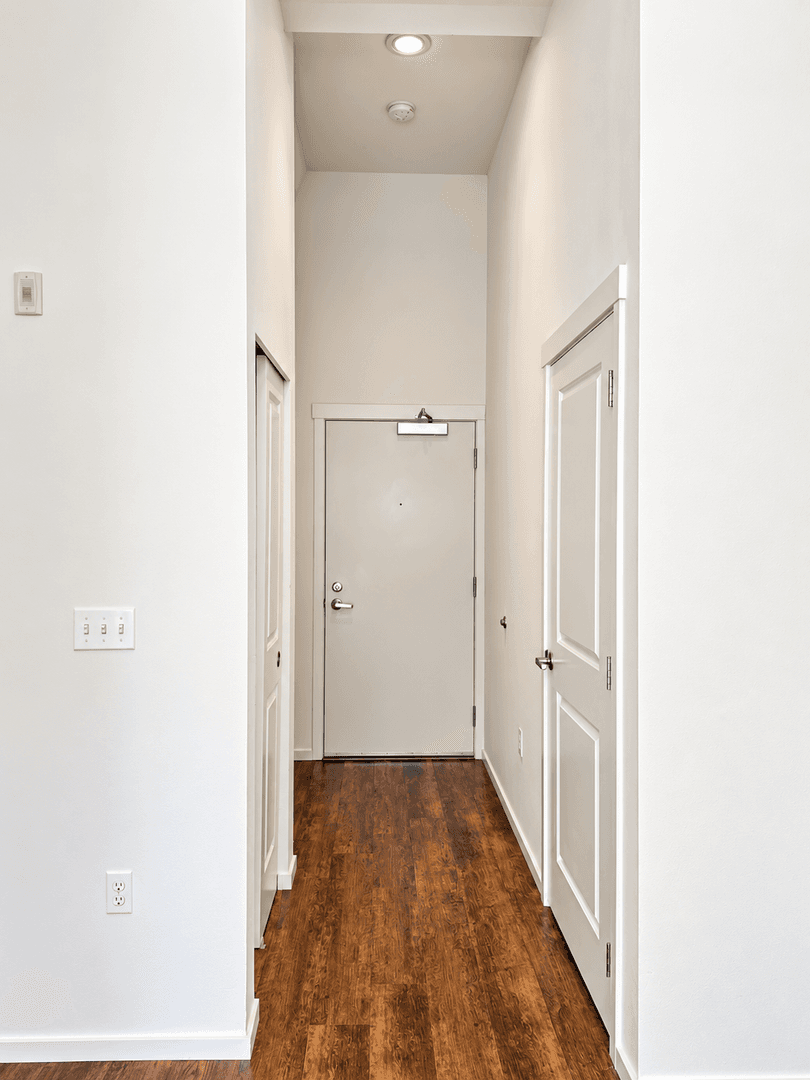 Kirkland Apartment: 450 Central Way