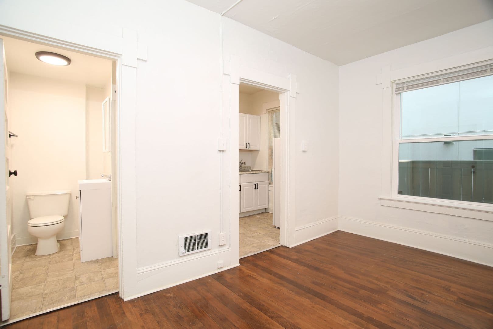Seattle Apartment: 1717 12th Ave