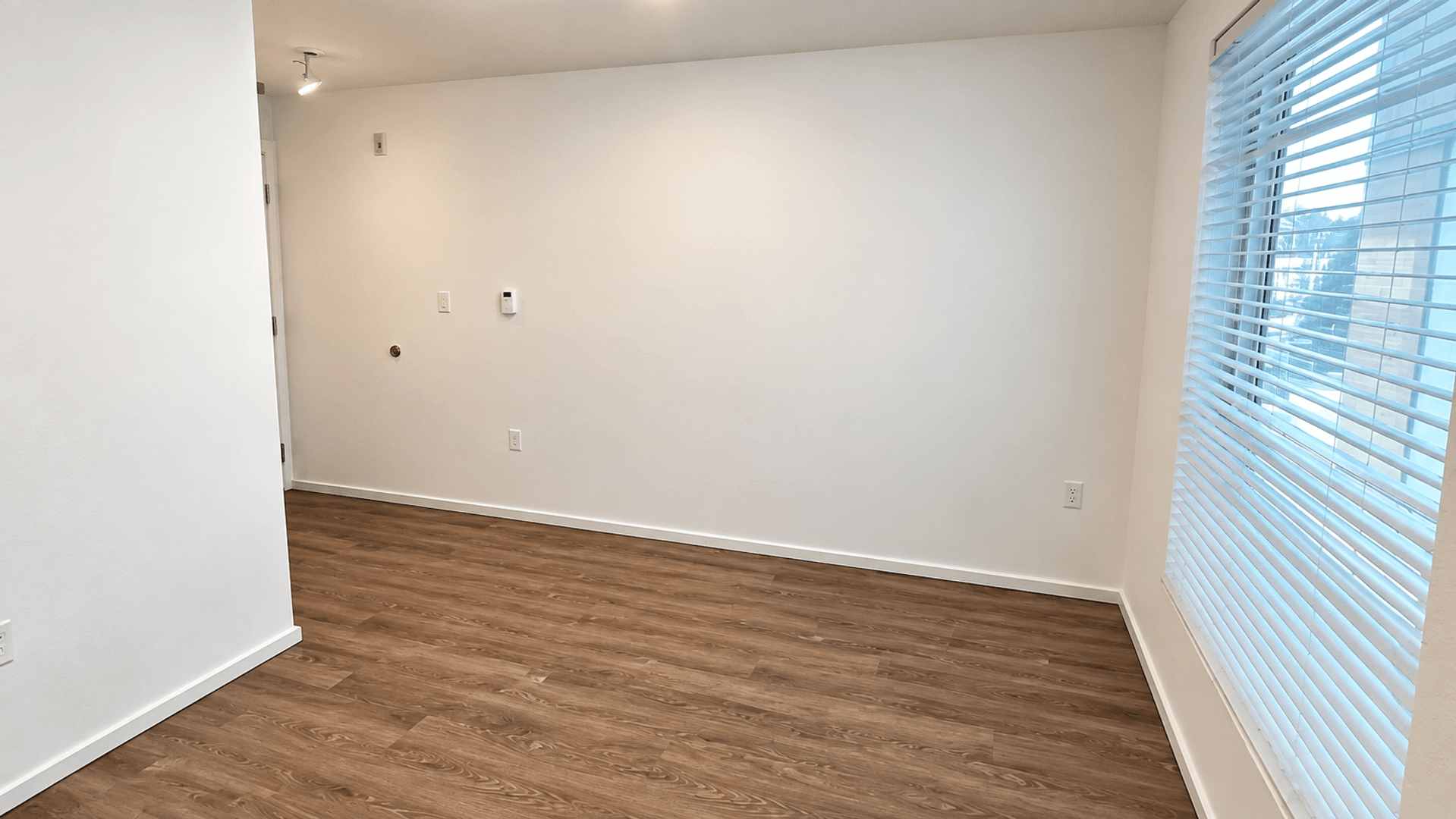 Kirkland Apartment: 450 Central Way