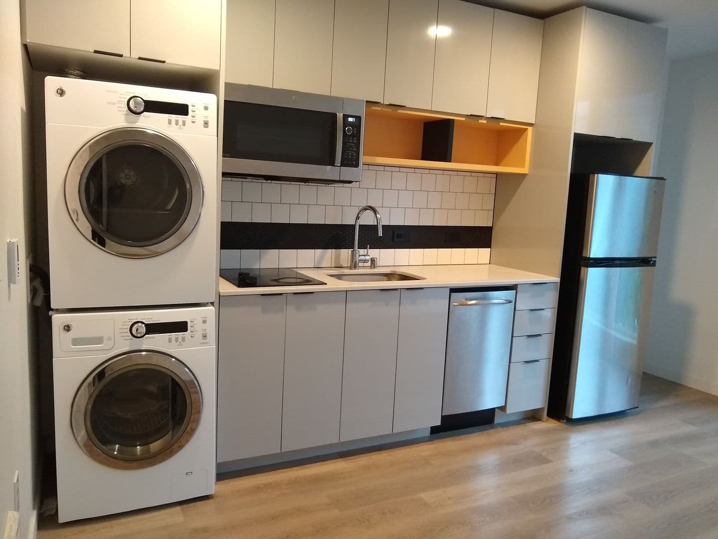 Seattle Apartment: 6921 Roosevelt Way NE