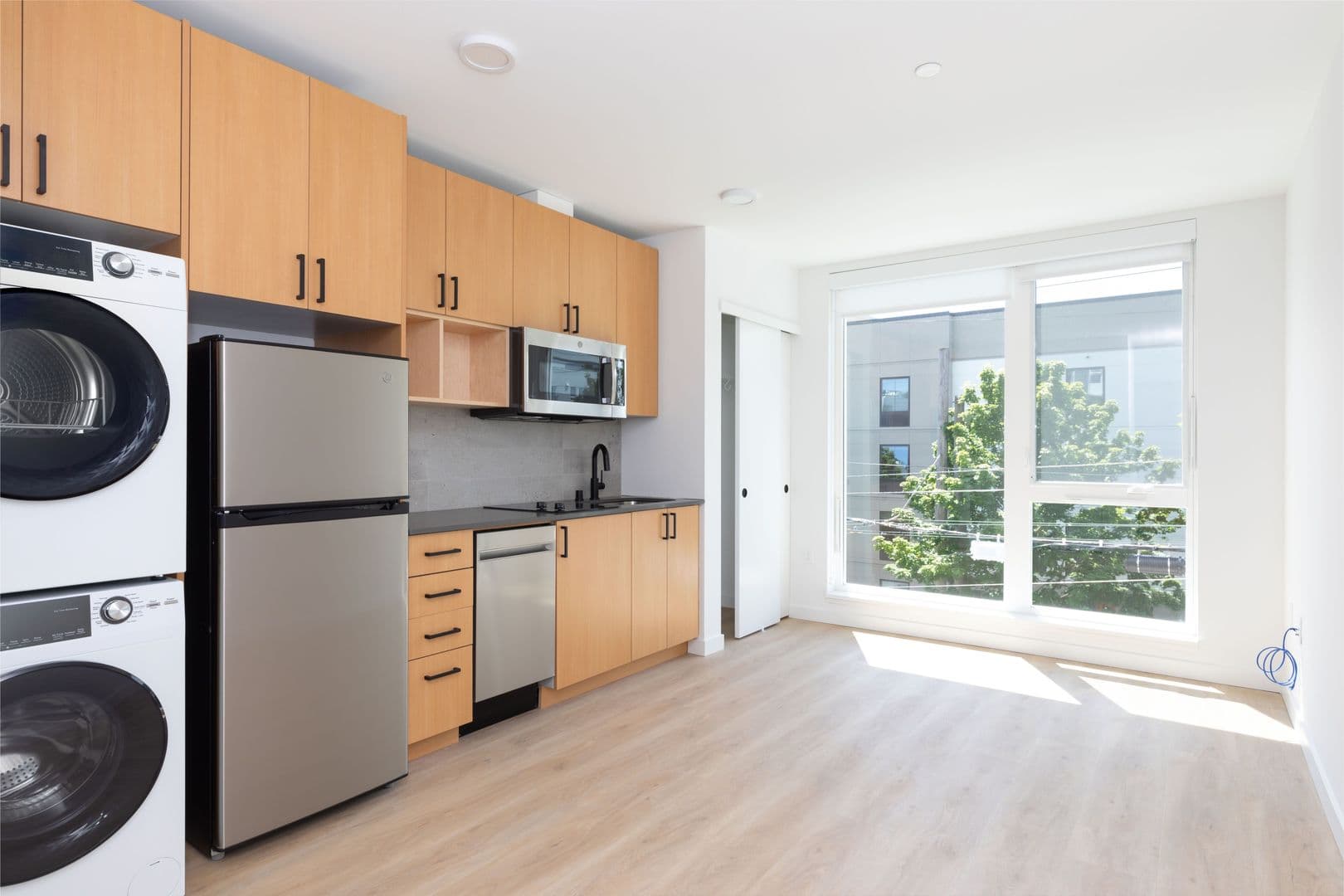 Seattle Apartment: 802 5th Ave N