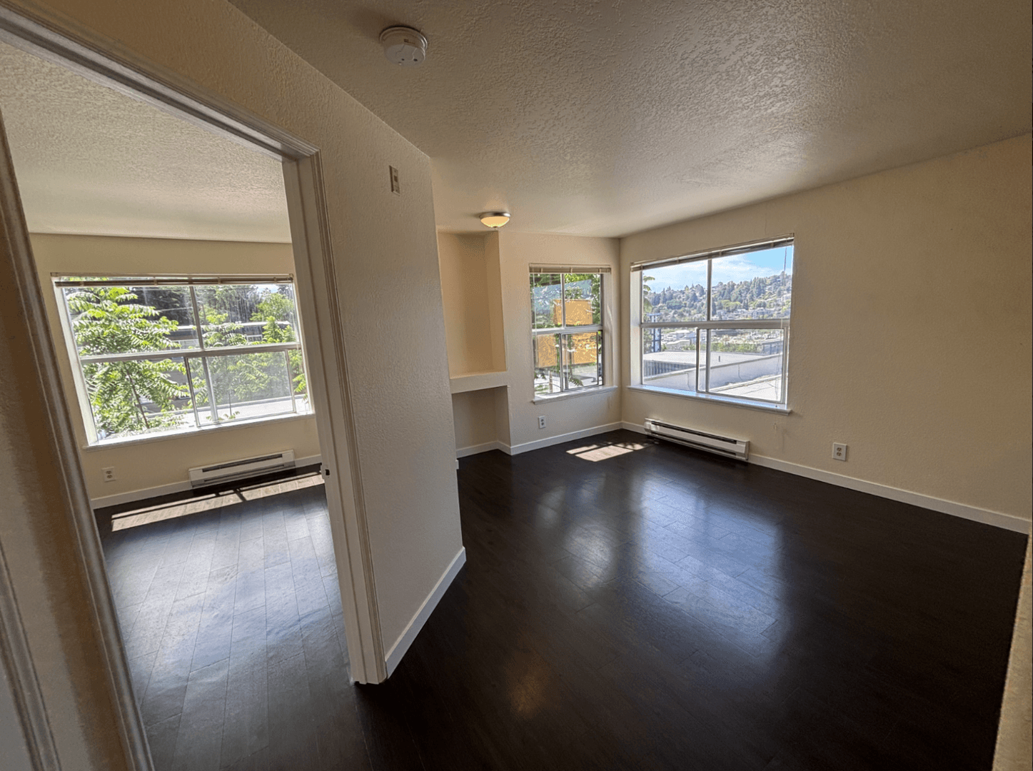Seattle Apartment: 3425 14th Ave W