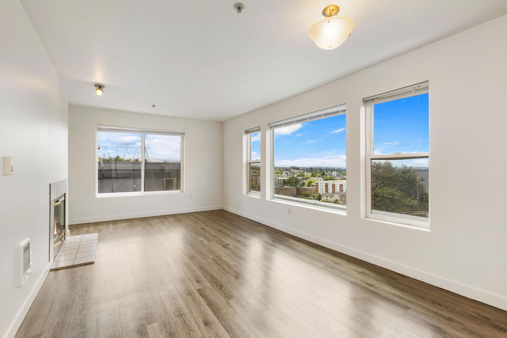 Seattle Apartment: 300 11th Ave