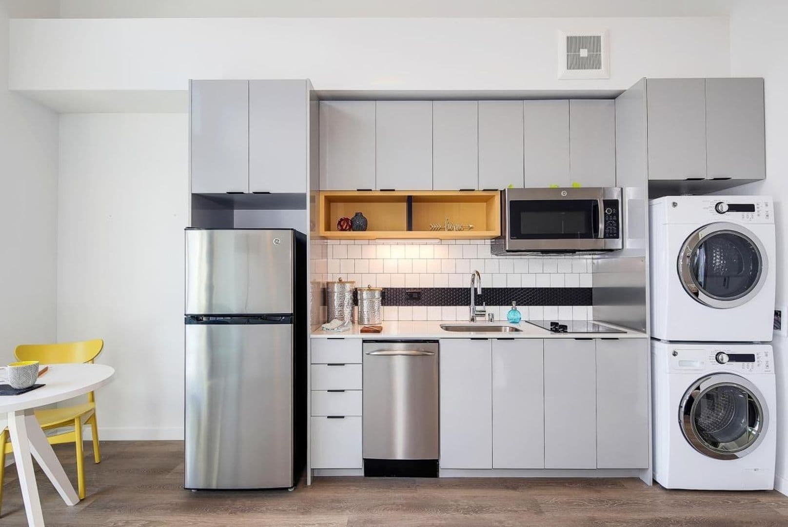 Seattle Apartment: 6921 Roosevelt Way NE