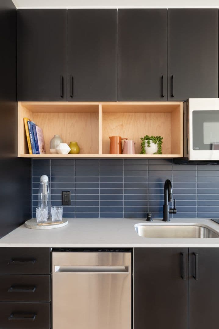 Seattle Apartment: 838 NE 66th St