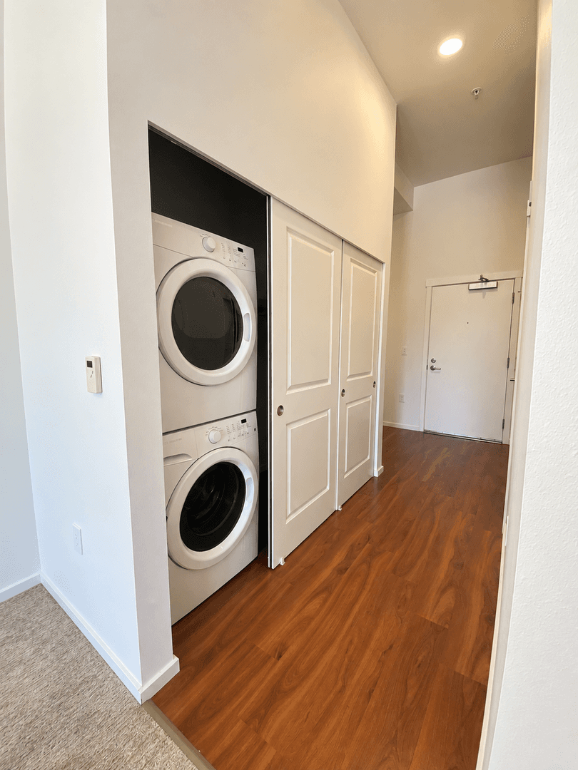 Kirkland Apartment: 450 Central Way