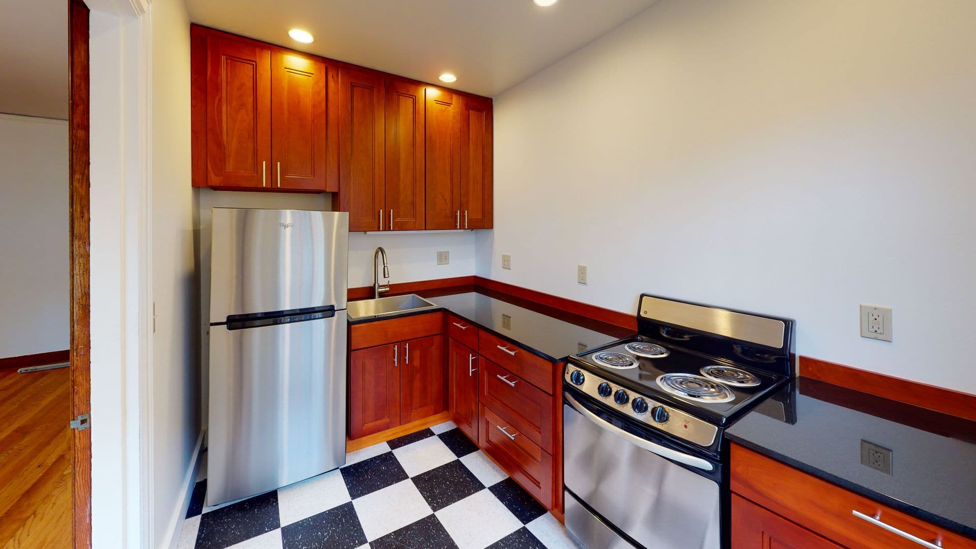Seattle Apartment: 505 Boylston Ave E