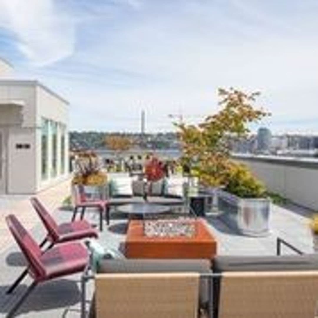 Seattle Apartment: 802 5th Ave N