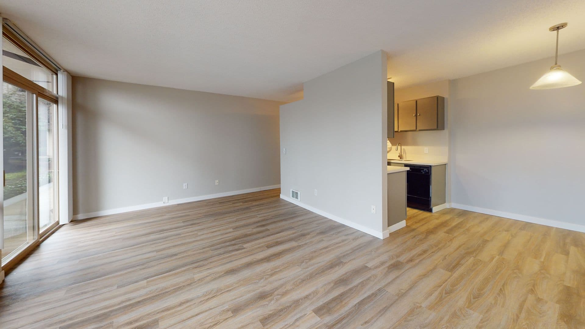Seattle Apartment: 2410 Boyer Ave E