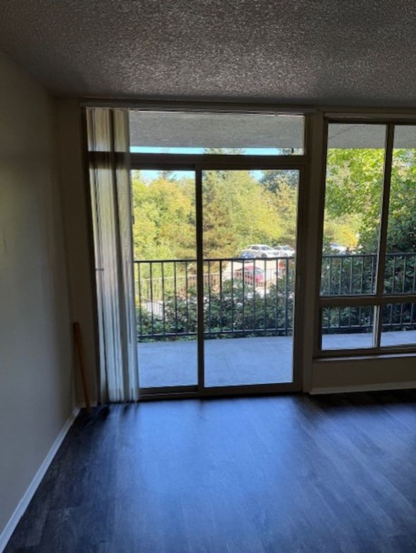 Seattle Apartment: 2410 Boyer Ave E