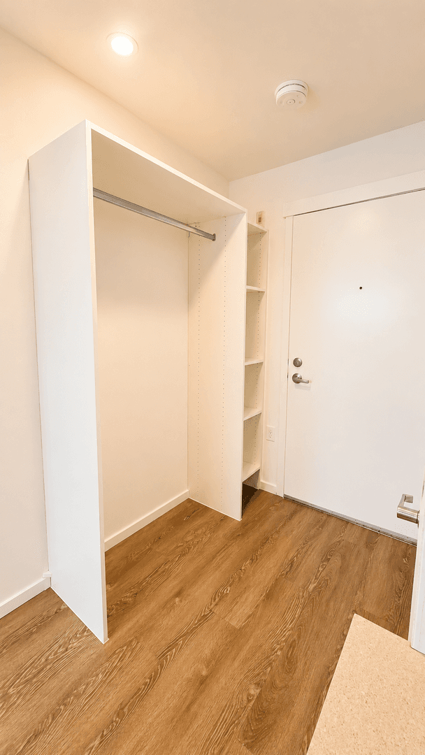 Kirkland Apartment: 450 Central Way
