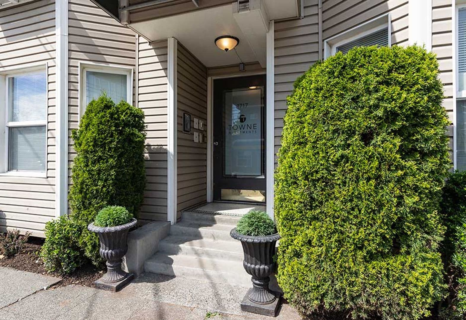 Seattle Apartment: 1717 12th Ave