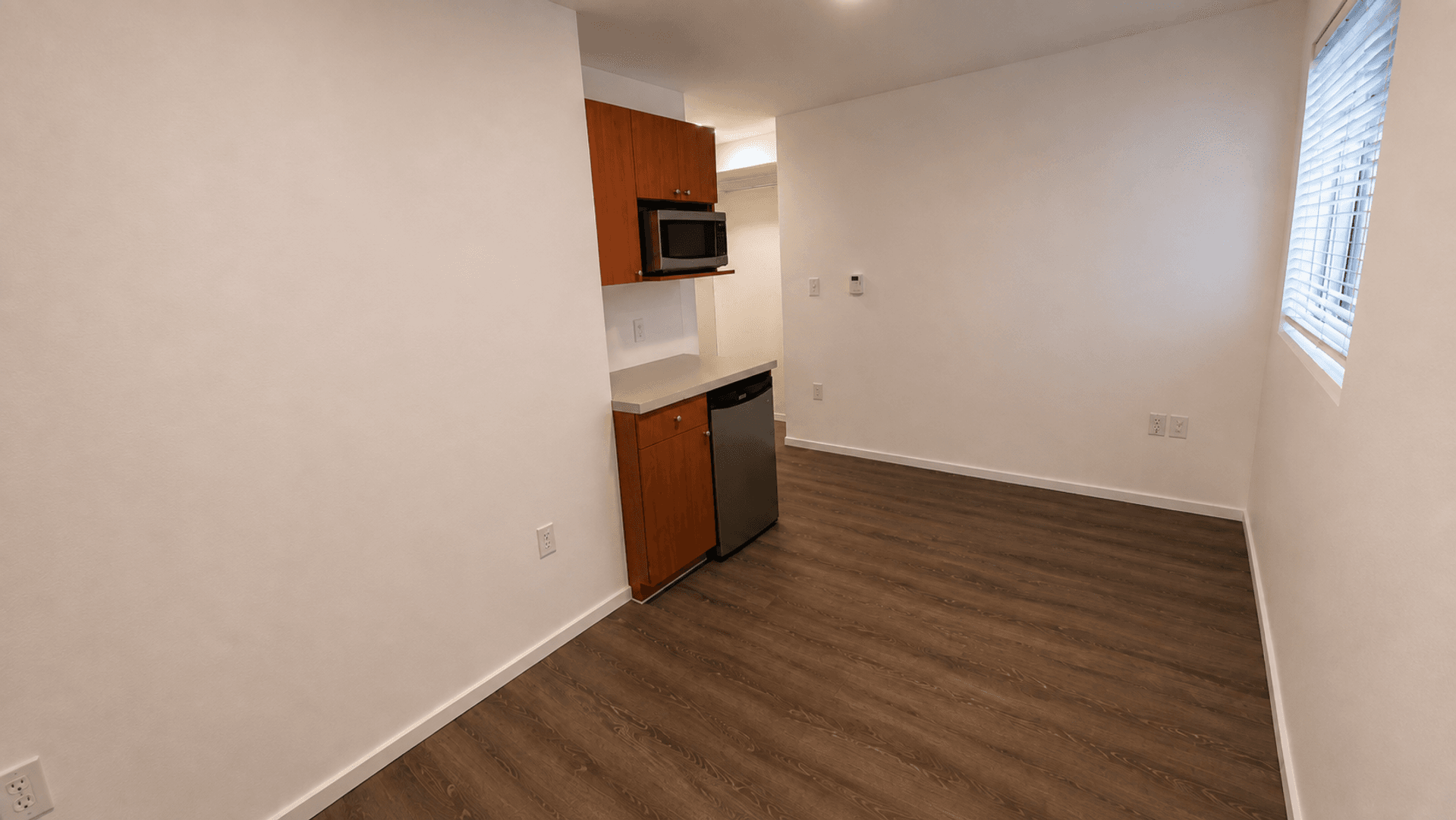 Kirkland Apartment: 450 Central Way