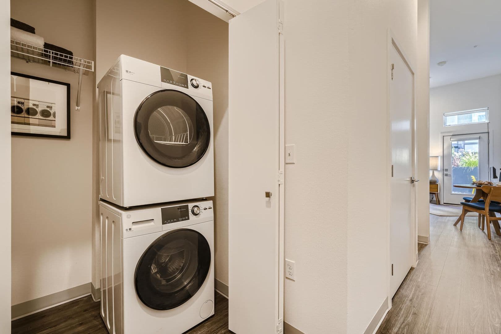 Seattle Apartment: 5231 Rainier Ave S