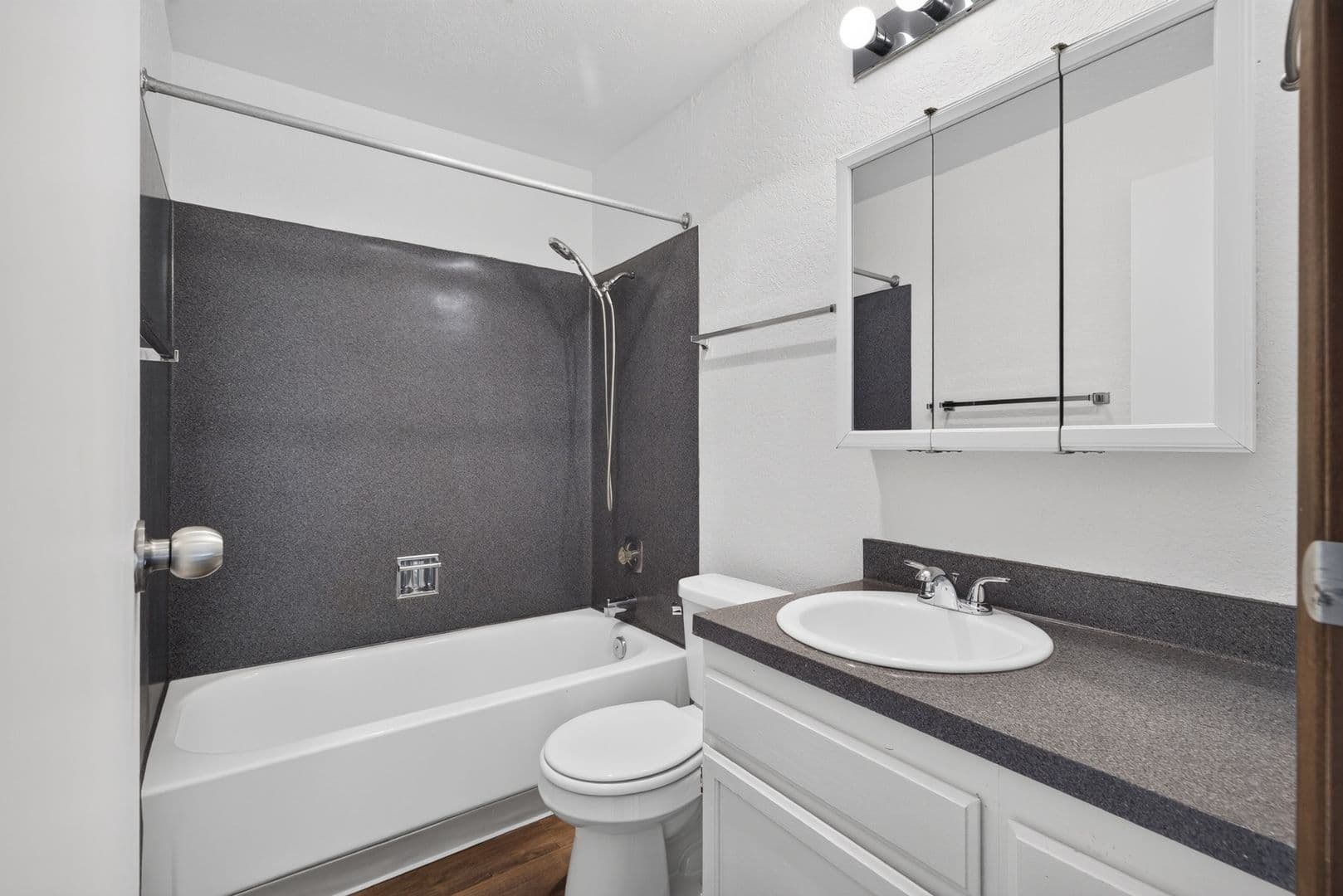 Seattle Apartment: 912 N 96th St