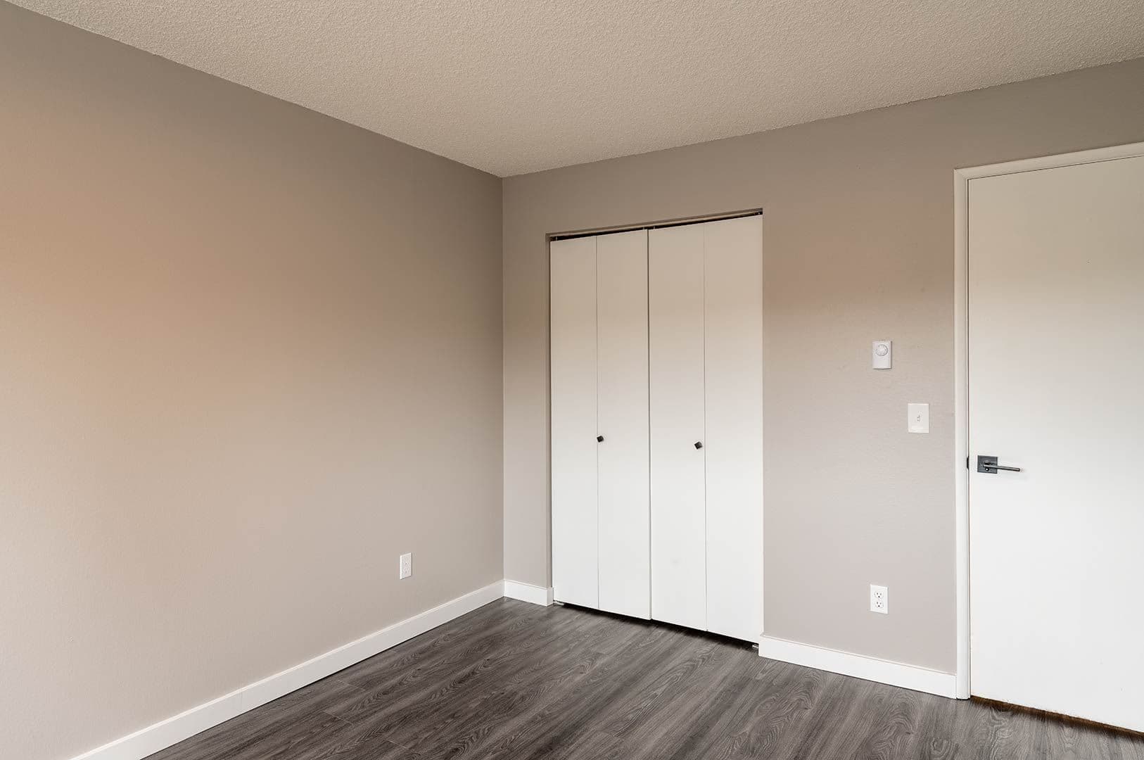 Seattle Apartment: 9556 Sand Point Way NE
