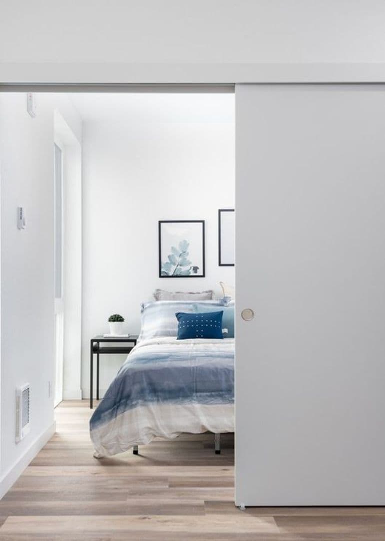 Seattle Apartment: 121 15th Ave E